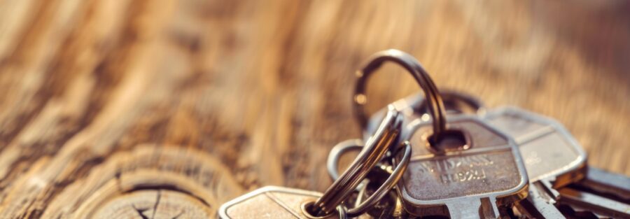 Clés de logement illustrant la location d’une résidence principale
